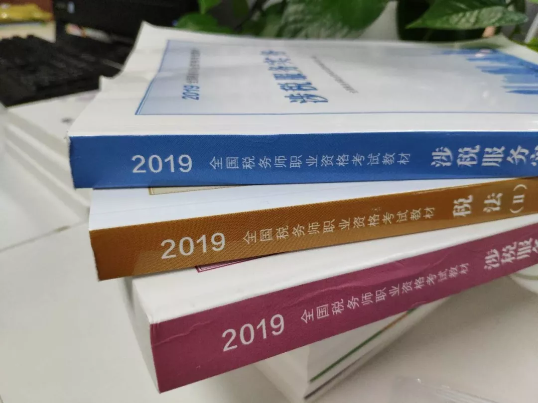 二孩宝妈发高烧进考场，拿下中级，报考税务师：当你足够努力，全世界都会为