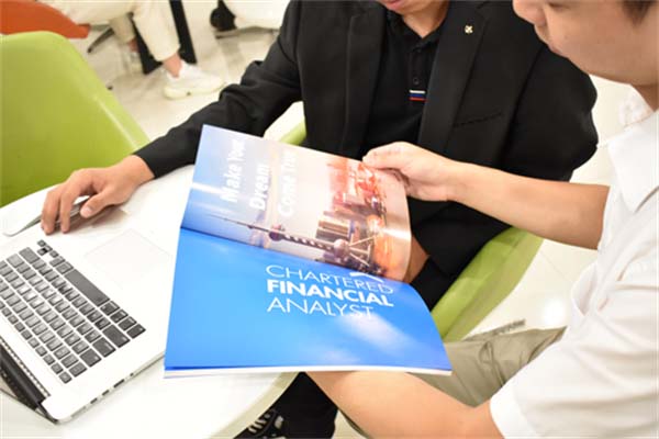 西安外国语大学cfa能不能考?报名cfa需要交钱吗?